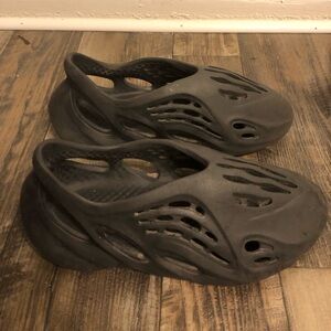 Yeezy foam runners